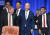 나토 정상회의에 참석한 조 바이든 미국 대통령(가운데)과 영국의 리시 수낵 총리. AFP=연합뉴스