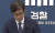 지난달 30일 수노아파 하얏트호텔 난동사건 수사결과를 발표한 신준호 서울중앙지검 강력범죄수사부장이 수노아파 조직원들의 단합대회 영상을 보고 분노를 참고 있는 모습. 사진 SBS 유튜브 캡처