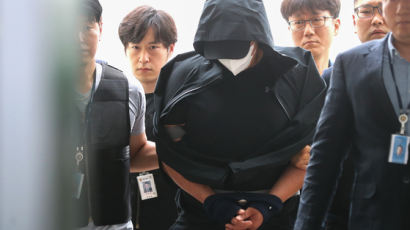 항공기 비상문 연 30대, 재판서 ‘심신미약’ 주장…혐의는 인정