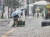 11일 오후 경기 고양 덕양구 수도권 지하철 3호선 화정역 인근에서 한 상인이 우산을 쓴 채 짐을 옮기고 있다. 뉴스1