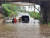 폭우가 쏟아진 14일 오후 1시쯤 전북 김제시 백구면의 한 도로에서 차량 침수로 고립된 시민을 소방대원이 구조하고 있다. 전북소방본부=연합뉴스