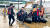 16일 폭우로 침수된 청주시 흥덕구 오송읍 궁평2 지하차도 앞에서 소방 관계자들이 이날 수색작업을 시작하고 있다. 연합뉴스