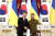 윤석열 대통령이 15일(현지시간) 키이우 마린스키궁에서 열린 한·우크라이나 정상 공동언론발표에서 볼로디미르 젤렌스키 우크라이나 대통령과 악수하고 있다. 대통령실·뉴스1