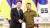 윤석열 대통령이 15일(현지시간) 키이우 마린스키 궁에서 열린 한-우크라이나 정상 공동언론발표에서 볼로디미르 젤렌스키 우크라이나 대통령과 악수하고 있다. 뉴시스