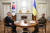 윤석열 대통령이 지난 15일(현지시간) 키이우의 대통령 관저인 마린스키궁에서 볼로디미르 젤렌스키 우크라이나 대통령과 한-우크라이나 정상회담을 하고 있다. 대통령실 
