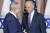 2016년 1월 21일 스위스 다보스에서 열린 세계경제포럼 부수 회의에 앞서 벤자민 네타냐후(왼쪽) 당시 이스라엘 총리와 조 바이든 당시 미국 부통령이 대화를 나누고 있다. AP=연합뉴스