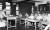 1961년 7월 28일 용산 해병대사령부를 방문해 간부들을 대상으로 특별강연을 하는 김종필 중앙정보부장(왼쪽). 군복 차림에 권총을 찬 모습과 탁자 위의 낡은 물주전자가 눈에 띈다. 청중 맨 앞줄에 공정식 해병대 1여단장, 김성은 해병대 사령관(왼쪽부터). 사진 김종필 전 총리 비서실 