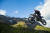 영화 ‘미션 임파서블: 데드 레코닝 파트1’은 톰 크루즈가 오토바이를 타고 절벽에서 점프하는 액션을 구상한 데서 출발했다. [사진 롯데엔터테인먼트] 