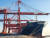 HMM의 6,800TEU급 컨테이너선 ‘HMM 홍콩(Hongkong)호’가 광양항에서 국내 수출기업들의 화물을 싣고 있는 모습. 사진 HMM