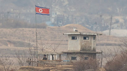 "탈북 北외교관 부인·아들, 러 당국에 체포…북 대사관에 감금"