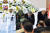 22일 경북 포항시 남구 해병대 1사단 내 김대식 관에서 엄수된 고 채수근 상병 영결식에서 이종섭 국방장관(오른쪽 두번째)이 유가족들에게 고개를 숙이고 있다. 뉴스1