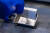 지난 14일(현지시간) 미국 워싱턴주에 있는 차세대 소형모듈원자로(SMR) 기업 테라파워의 에버렛연구소에서 한 연구원이 용융염 처리 과정을 거쳐 하얀 얼음조각처럼 응고된 소듐을 보여주고 있다. 사진 테라파워
