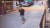 지난 21일 서울 관악구 지하철 신림역 인근 상가 골목에서 칼부림 사건을 벌인 범인이 도주하고 있는 장면이 녹화된 폐쇄회로(CC)TV 영상 캡처. 뉴스1
