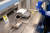 지난 14일(현지시간) 미국 워싱턴주에 있는 차세대 소형모듈원자로(SMR) 기업 테라파워의 에버렛연구소에서 한 연구원이 용융염 처리 과정을 시연해 보이고 있다. 사진 테라파워