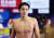 김우민이 23일 일본 후쿠오카에서 열린 2023 세계수영선수권 남자 자유형 400m 결선을 5위로 마친 뒤 경기장을 나서고 있다. 연합뉴스