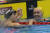 티트머스(오른쪽)가 23일 후쿠오카 세계수영선수권 여자 자유형 400ｍ에서 세계 신기록으로 우승한 뒤 2위 러데키의 축하를 받고 있다. AP=연합뉴스 