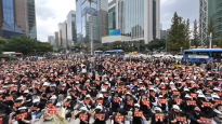 '검은 옷·마스크' 뿔난 교사들...29일 광화문서 대규모 추모집회 연다