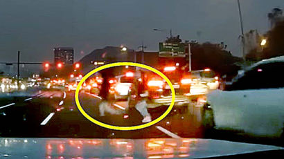 비 오는 새벽 16차선 무단횡단 사고…경찰은 "운전자 과실"