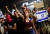 25일(현지시간) 이스라엘 수도 텔아비브에서 베냐민 네타냐후 정부의 이른바 '사법 정비'에 반대하는 시위대가 고속도로를 점거하며 시위를 벌이고 있다. 로이터=연합뉴스