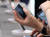 27일 서울 마포구 삼성스토어 홍대점에서 시민들이 삼성전자의 새로운 폴더블폰인 갤럭시Z플립5를 체험하고 있다. 뉴스1