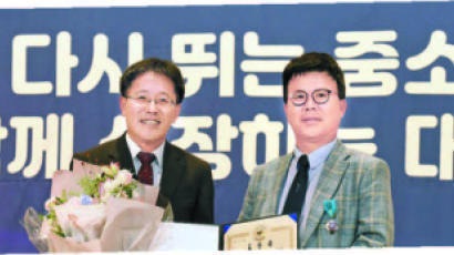 [issue&] 반도체 공정 국산화에 기여…중소기업인대회 ‘산업포장’ 수상