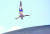 최병화가 27일 일본 후쿠오카 모모치 시사이드 파크에서 열린 2023 세계수영선수권 하이다이빙 남자부 경기에서 연기하고 있다. 연합뉴스 
