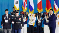[사진] 윤 대통령 “대한민국, 유엔군 피묻은 군복 위에 서 있다”