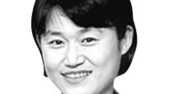 [글로벌 아이] 선생님은 편의점 직원? 일본은 지금 ‘접객 교사’ 논란
