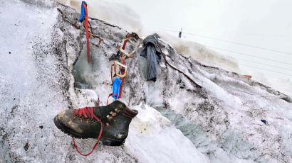 빙하 녹자 그날의 악몽 드러났다…스위스서 37년전 실종 유해 발견