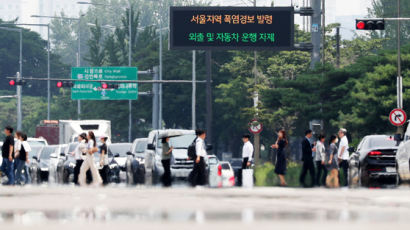 태풍이 비껴가서 더 덥다...다음주까지 한국은 '한증막 폭염'