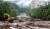 2011년 서울시 재해복구팀이 우면산 산사태로 토사가 쏟아진 예술의전당 부근 남부순환로에서 복구작업을 하고 있다. 중앙포토
