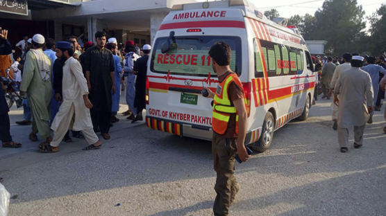 파키스탄 정치 행사장에 폭탄 터졌다…외신 "40명 희생"