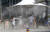폭염특보가 발효 중인 지난 28일 오후 부산 해운대구 구남로에 쿨링포그(안개형 냉각수)가 가동돼 시민들과 관광객들의 더위를 식혀주고 있다. 뉴스1