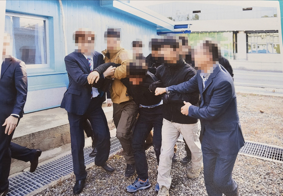 北어민 강제북송 조사 각하한 인권위…법원, 조목조목 반박 왜 [그법알]