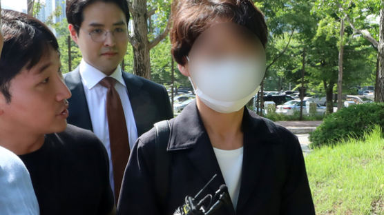 공수처 첫 인지사건 수사…'뇌물수수 의혹' 경찰 구속영장 청구