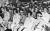 1980년 9월 17일 1심인 육군 계엄보통군법회에서 사형 선고를 받는 장면. 앞줄 오른쪽부터 헌병을 제외하고 김대중 전 대통령, 문익환 목사, 이문영 교수. [사진 연세대 김대중도서관]
