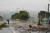 베이징의 폭우 피해가 가장 극심했던 서쪽 교외의 먼터우커우구의 도로가 잔해에 덮혀 있다. 로이터=연합뉴스