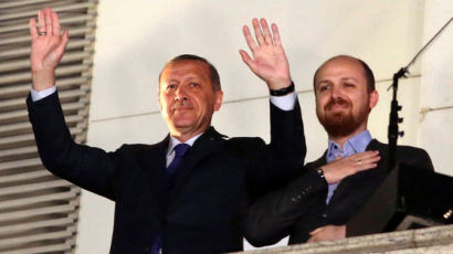 "제왕적 대통령 터키 에르도안, 아들에 권좌세습 착수" 