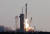 지난해 5월 플로리다의 케네디 우주센터에서 스페이스X가 53개의 스타링크 위성을 실은 팰컨9 로켓을 발사하고 있다. [로이터=뉴스1]