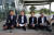 지난달 24일 경기 수원시 영통구 수원지방검찰청에서 박범계 의원(오른쪽 두번째) 등 더불어민주당 의원들이 수원지검장과의 면담을 요구하며 청사 앞 바닥에 앉아 농성을 벌이고 있다. 뉴스1