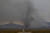 지난달 30일(현지시간) 미국 캘리포니아주 모하비 국립보호구역에서 산불로 인한 불기둥 형태의 소용돌이 현상이 발생하고 있다. AP=연합뉴스 