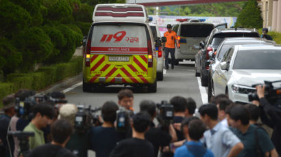 "뒷골 서늘해 자꾸 돌아봐""이어폰도 못 껴"…칼부림 공포 확산