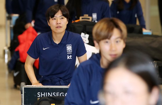 한국 여자축구대표팀 지소연이 5일 인천국제공항 제2여객터미널을 통해 귀국하고 있다. 뉴스1