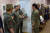 볼로디미르 젤렌스키 우크라이나 대통령이 지난달 말 미콜라이우 오차키우 마을의 군 병원을 방문한 모습. 로이터=연합뉴스