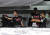8일 광주기아챔피언스필드에서 열린 LG-KIA전에서 8-0으로 LG가 앞선 2회 말 도중 비로 중단되자 안타깝게 바라보는 LG 트윈스 고우석(왼쪽). 연합뉴스
