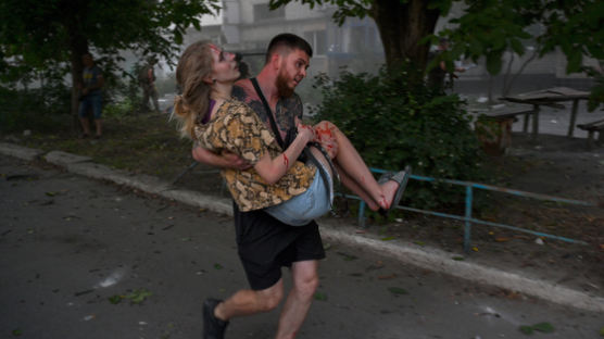 우크라 동부 주택가 미사일 공격으로 민간인 포함 5명 사망