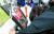 고(故) 채수근 해병대 1사단 포병대대 상병의 안장식이 지난달 22일 오후 대전 유성구 국립대전현충원 장병 4묘역에서 거행된 가운데 채 상병의 어머니가 오열하고 있다. 뉴스1