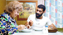 독일 할머니와 아랍 청년…둘의 사랑 깬 ‘슬픔의 음식’