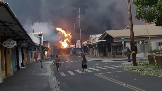 허리케인 덮친 하와이 산불…36명 사망, 주민들은 바다 뛰어들었다 