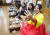 '2023 새만금 세계 스카우트 잼버리' 볼리비아 스카우트 대원들이 10일 경기도 수원시 팔달구 수원전통문화관 예절교육관에서 한복을 입고 사진을 찍고 있다. 연합뉴스